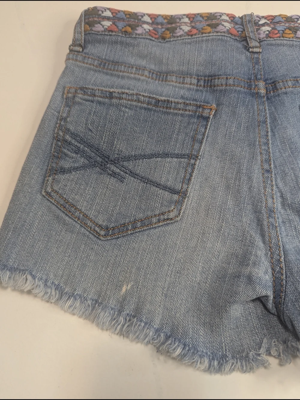 Aeropostale Women High Waisted Shorty Denim Shorts Embroidered Waist Size 2